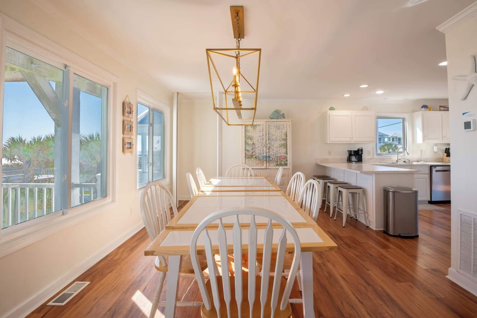 Level 2-Oceanfront Dining with a View