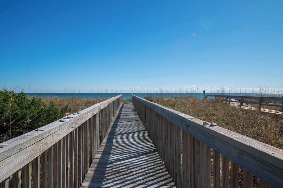 Ground Level-Private Boardwalk to Beachfront