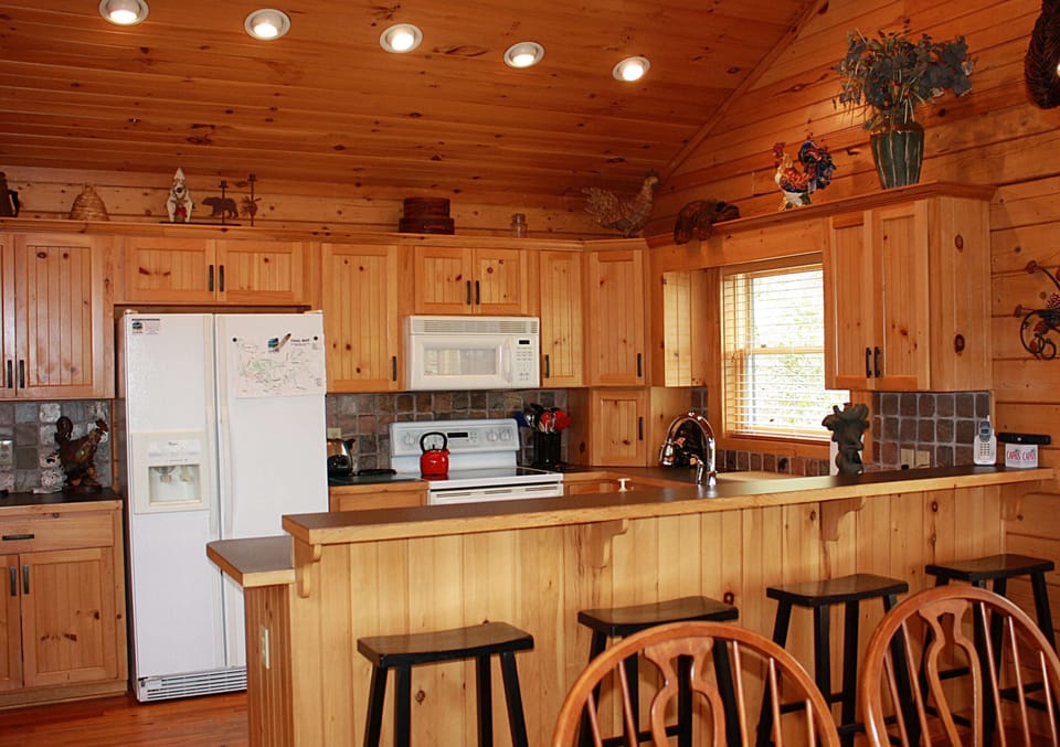 Black Bear Lodge at Leatherwood Mountains