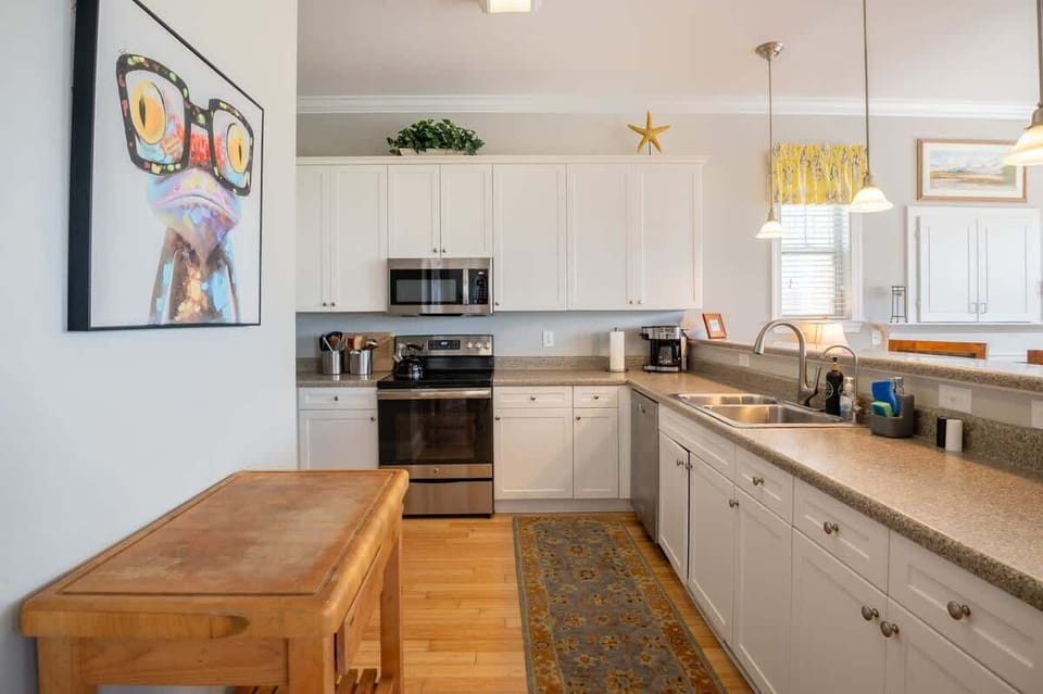 Newly updated kitchen with major appliances