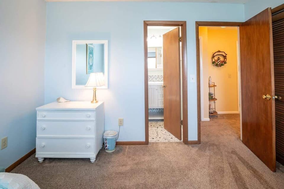 Guest Bedroom with Two Twin Beds