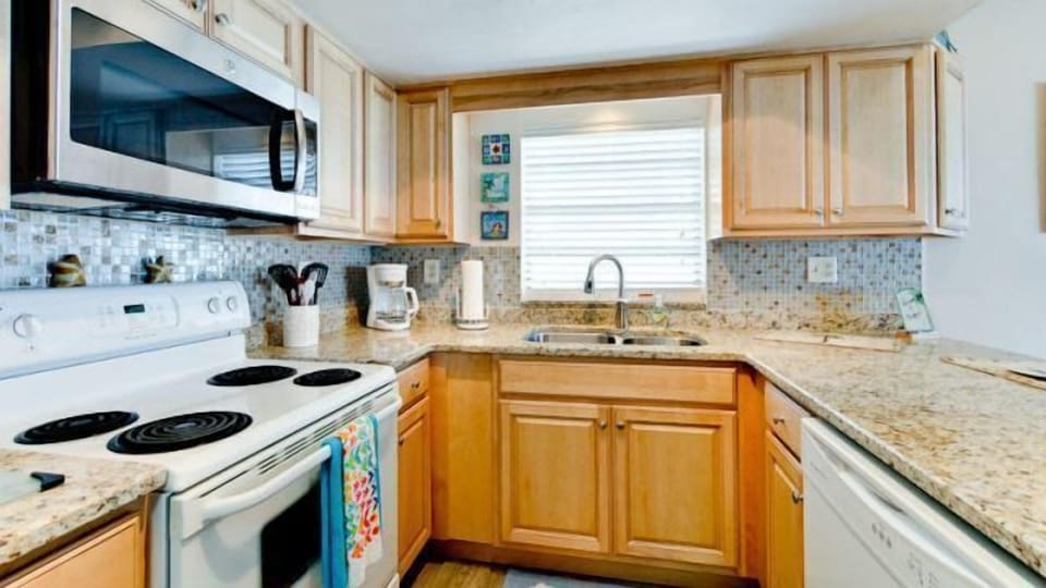 Nice and bright newly remodeled kitchen