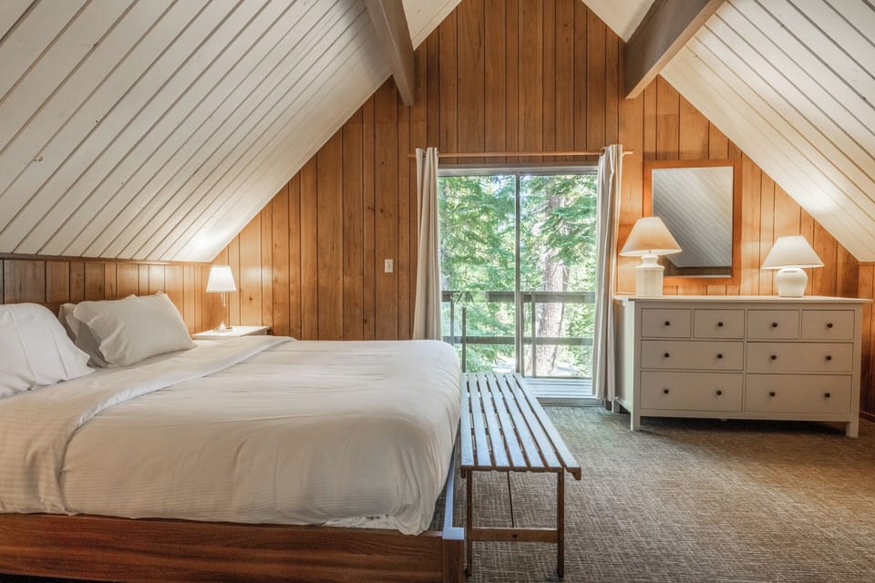 Chalet 22 upstairs bedroom