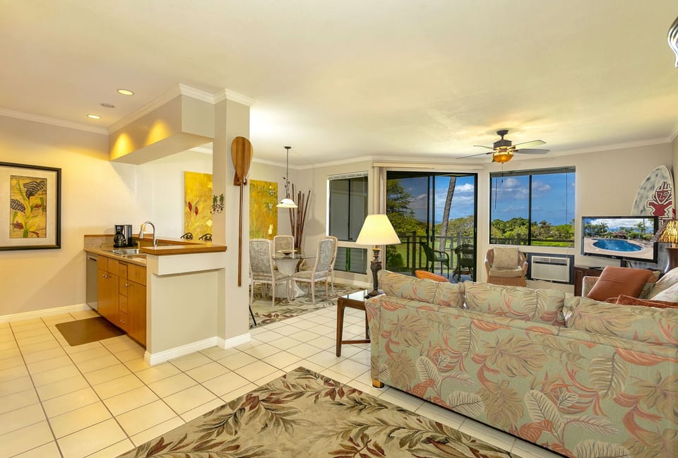 Open~ airy and bright floor plan!
