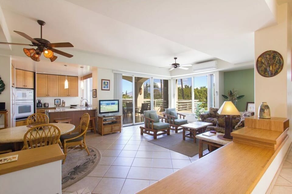 Open~ airy and bright floor plan!