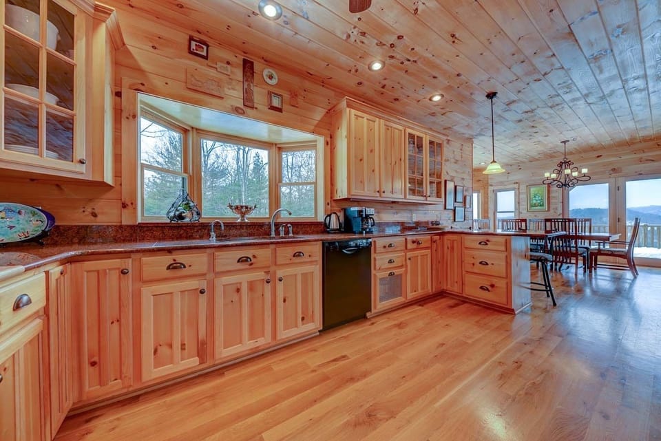 Peaceful Horizons at Leatherwood Mountains