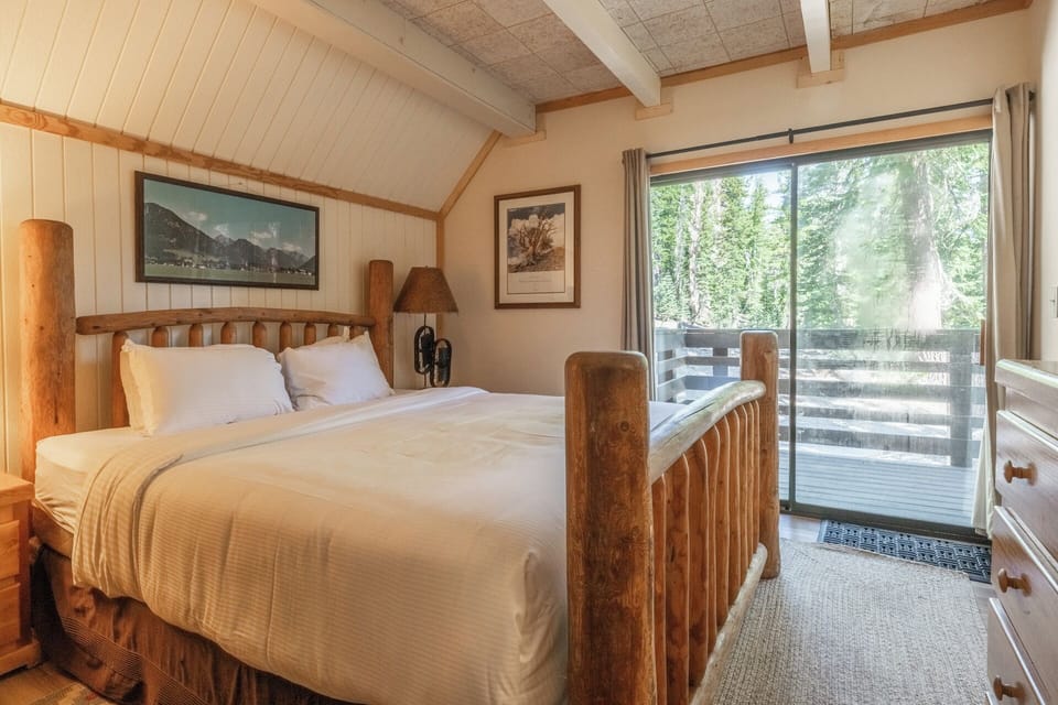 Chalet 23 downstairs bedroom 1