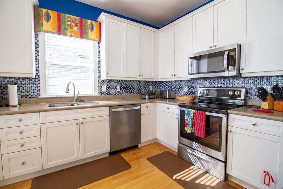 Microwave, stove, and dishwasher ready to go!