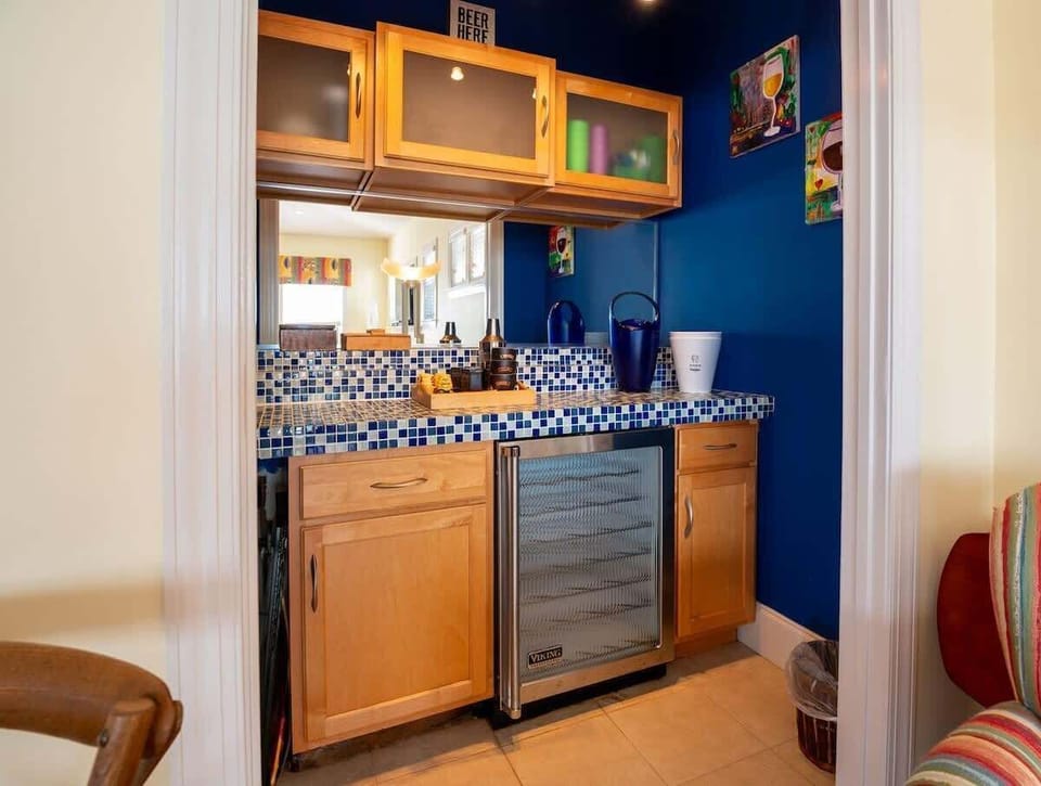 Bar Area with Fridge