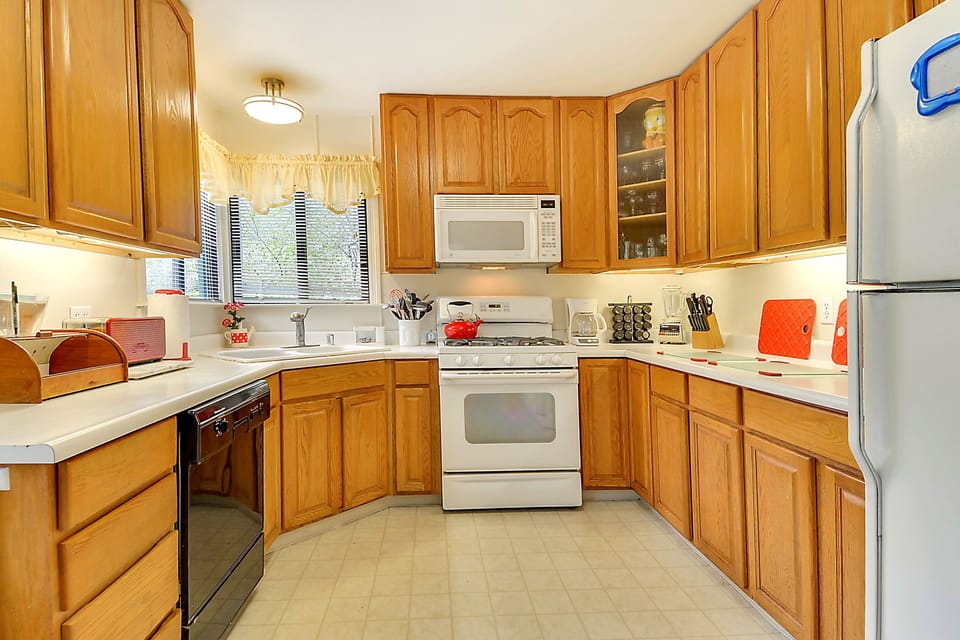 Homey kitchen - just bring groceries!