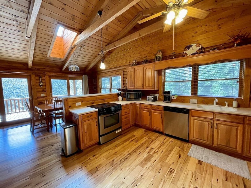 Kitchen, Open to Dining