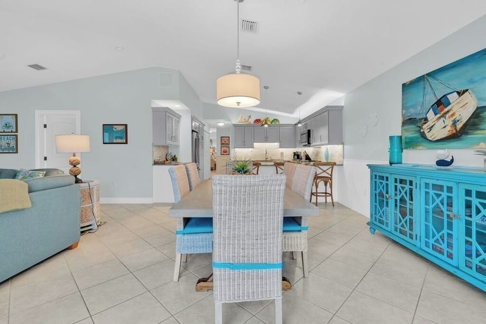 Dining area view 3