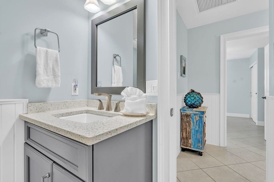 Guest Bathroom view 2