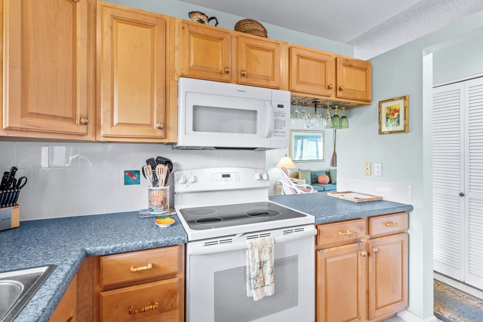 Another view of kitchen