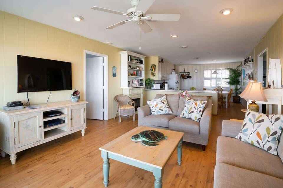 Living Room - Sofa - Love Seat - TV