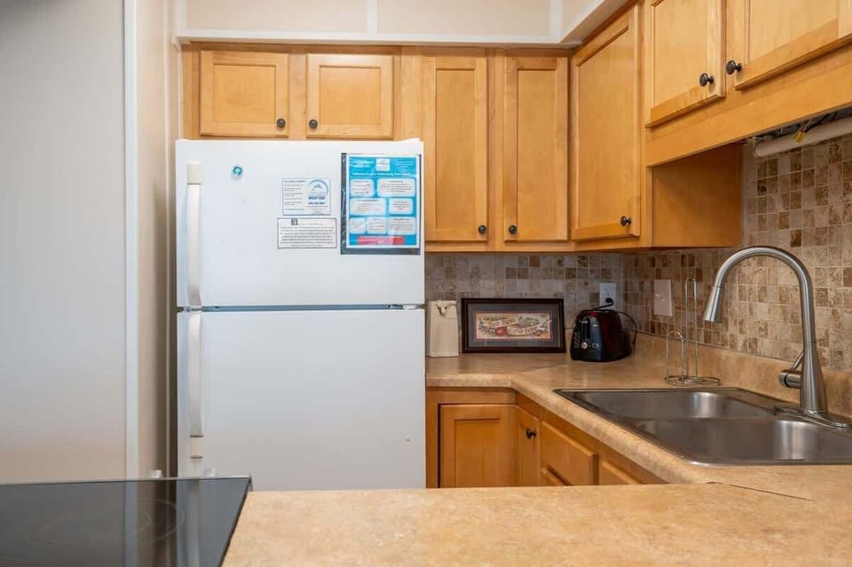 Kitchen with Tile Backsplash