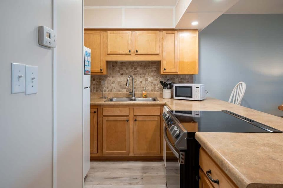 Kitchen with Tile Backsplash