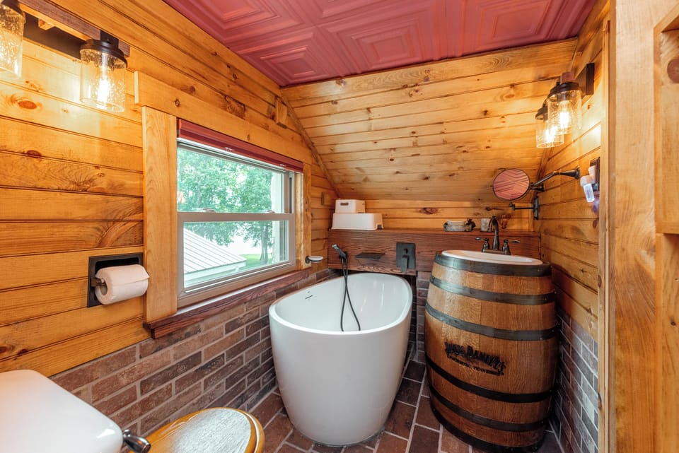 Shared Bath on Upper Level