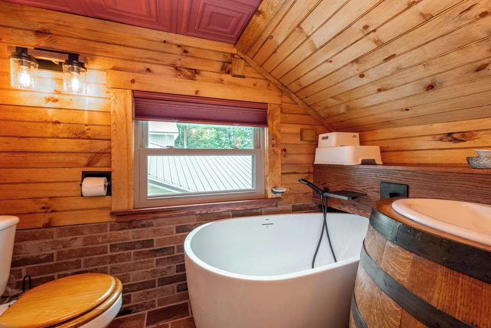 Shared Bath on Upper Level