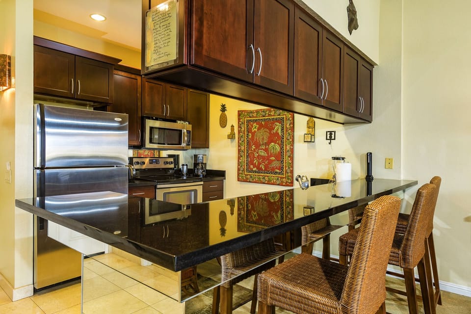 Stainless steel shine meets warm island design