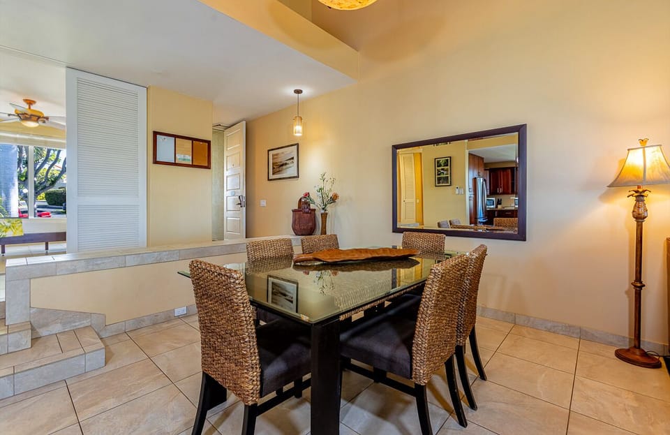 Dining area features seating for 6