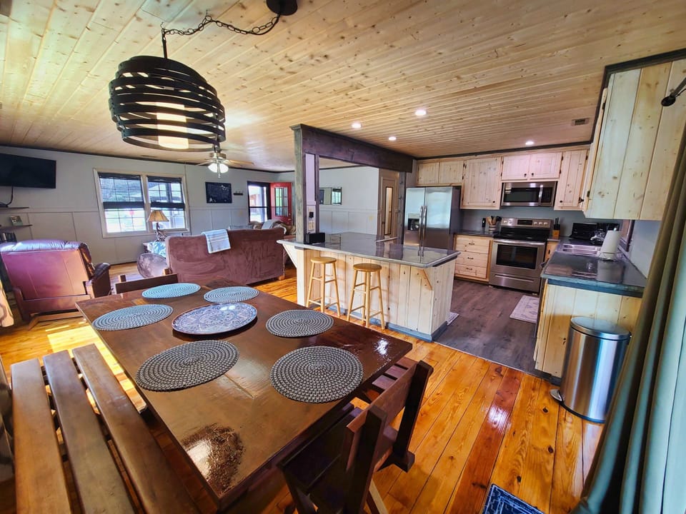 The Bunk House at Leatherwood Mountains