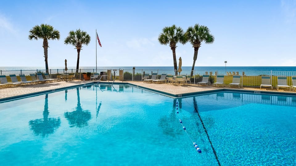 Sand Cliffs Grounds and Amenities