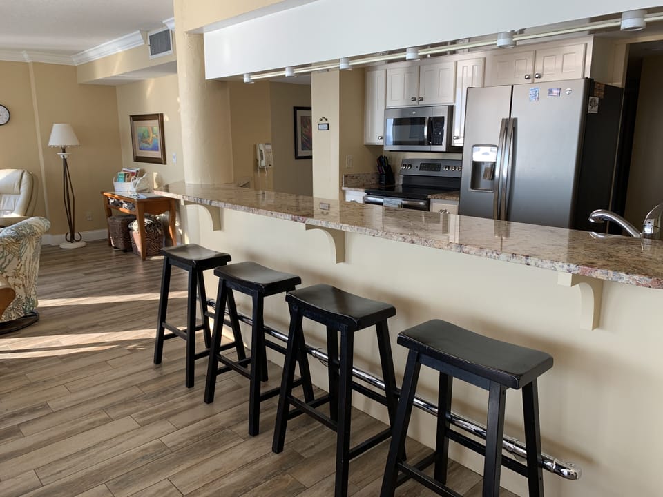 Large kitchen counter with 4 bar stools