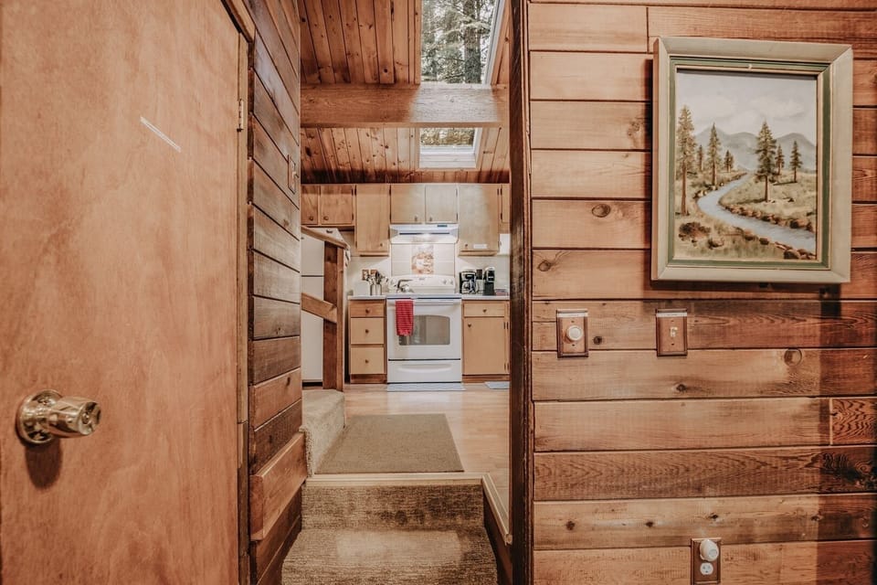 Indoors, Hardwood, Stained Wood, Microwave, Oven