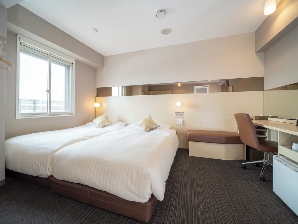 Hollywood Twin Room | Blackout drapes, soundproofing, free WiFi