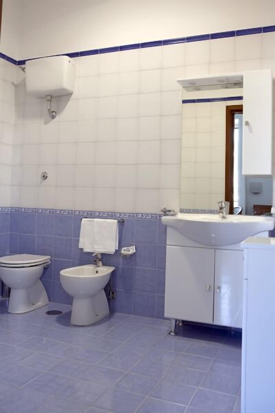 Classic Double Room, Sea View | Bathroom | Shower, free toiletries, hair dryer, bidet