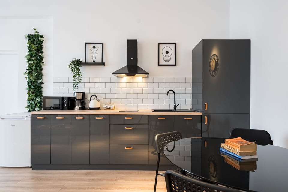 Executive Apartment, 1 Bedroom, City View | Private kitchen | Fridge, microwave, stovetop, coffee/tea maker
