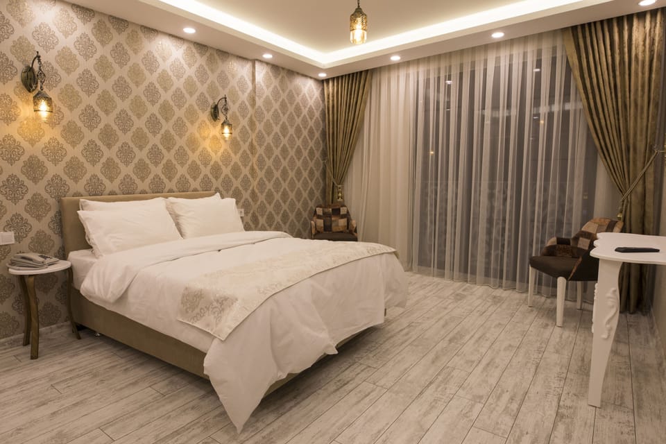 Family Double Room, 1 Double Bed, Smoking | Minibar, desk, soundproofing, rollaway beds