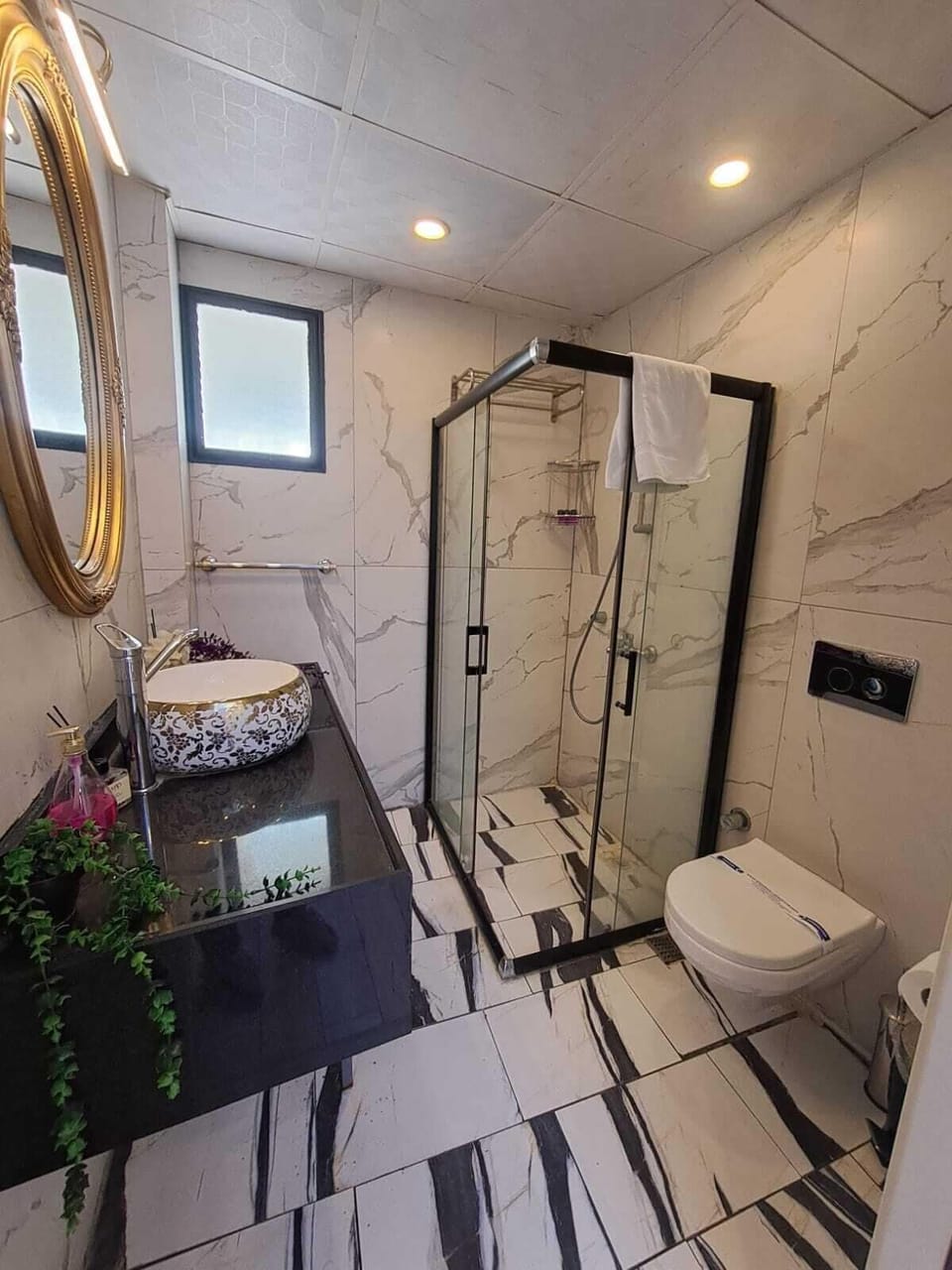 Standard Triple Room | Bathroom | Shower, free toiletries, hair dryer, slippers