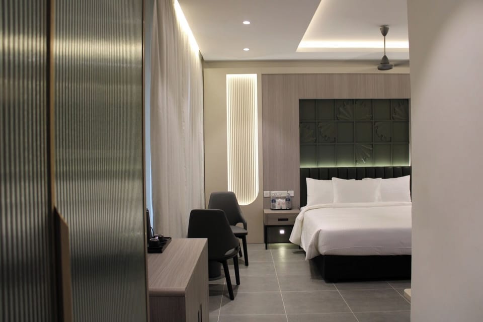 Premium Room | Minibar, in-room safe, desk, free WiFi