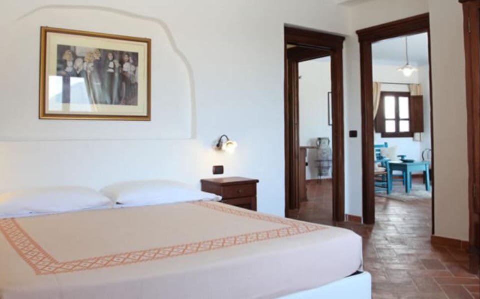 Suite | Egyptian cotton sheets, Select Comfort beds, minibar, in-room safe