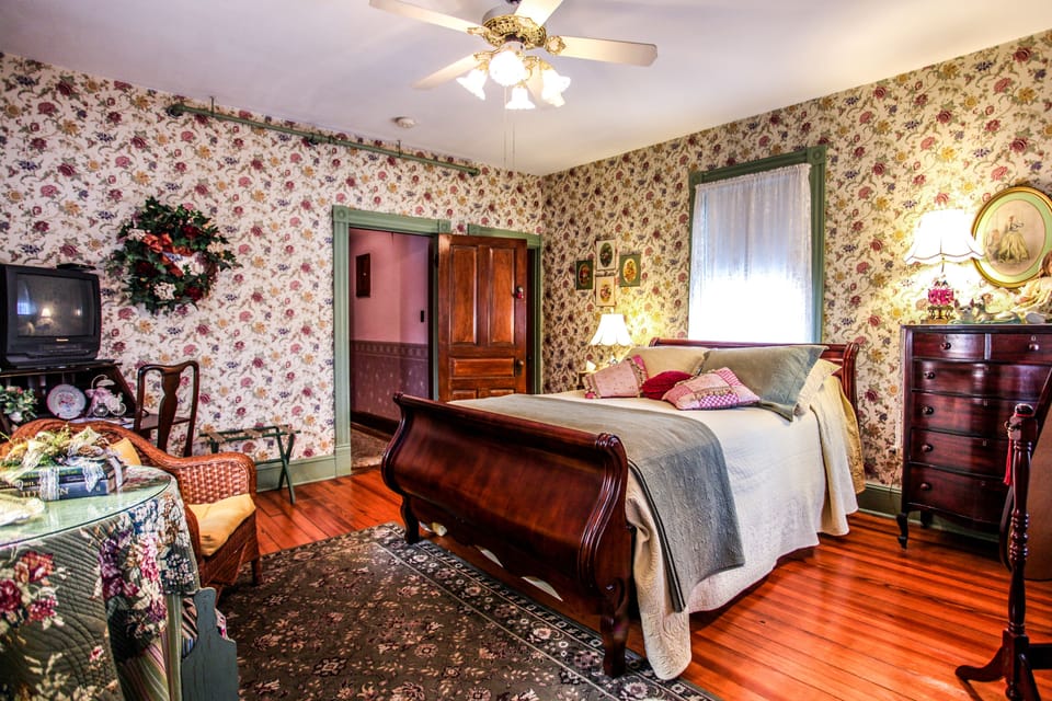 Cottage Garden | 1 bedroom, Egyptian cotton sheets, premium bedding, desk