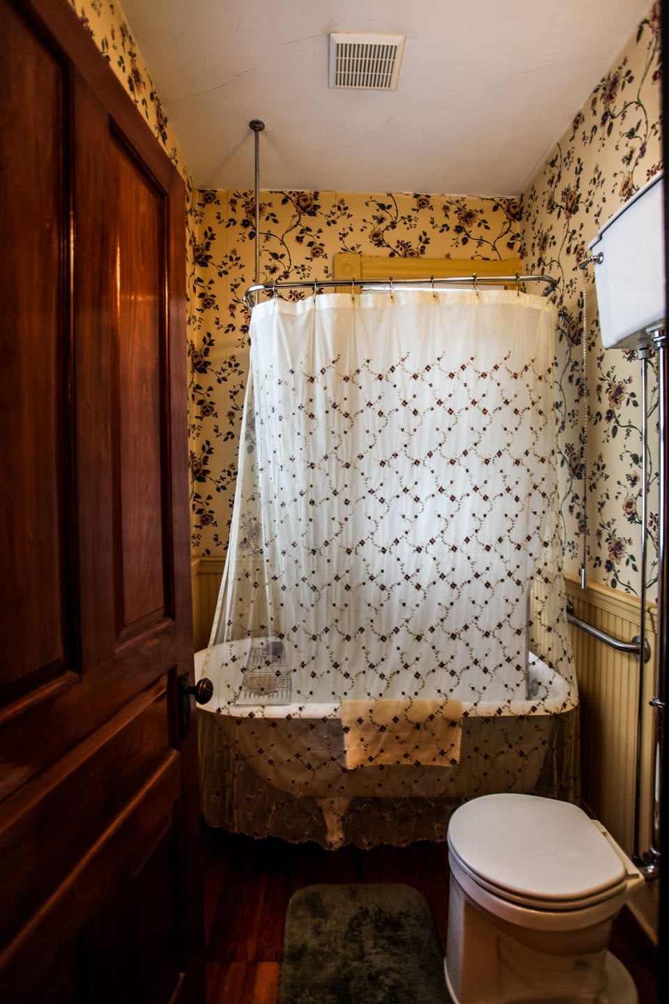 Cottage Garden | Bathroom | Free toiletries, hair dryer, towels