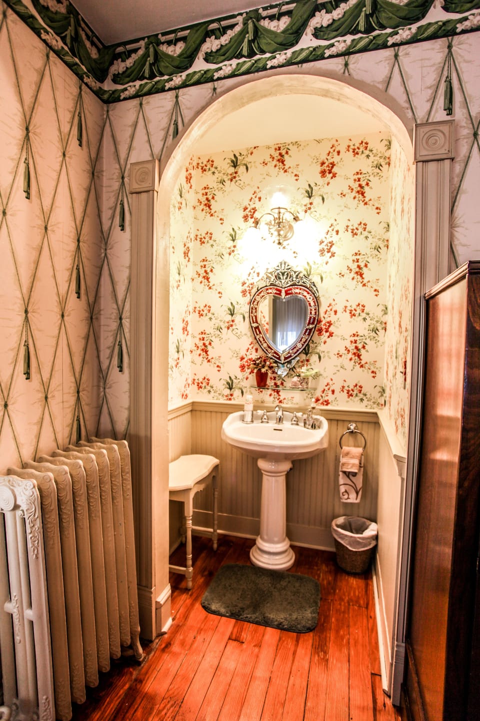 Queen Anne | Bathroom | Free toiletries, hair dryer, towels