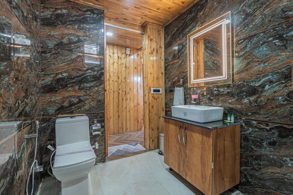 Wooden Cottage | Bathroom | Free toiletries, hair dryer, slippers, towels
