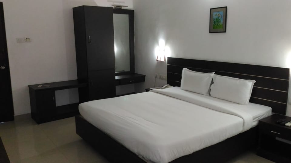 Deluxe Room, City View | Rollaway beds, free WiFi, wheelchair access