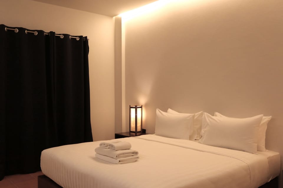 Economy Double Room, 1 Queen Bed, Ground Floor | In-room safe, desk, blackout drapes, soundproofing