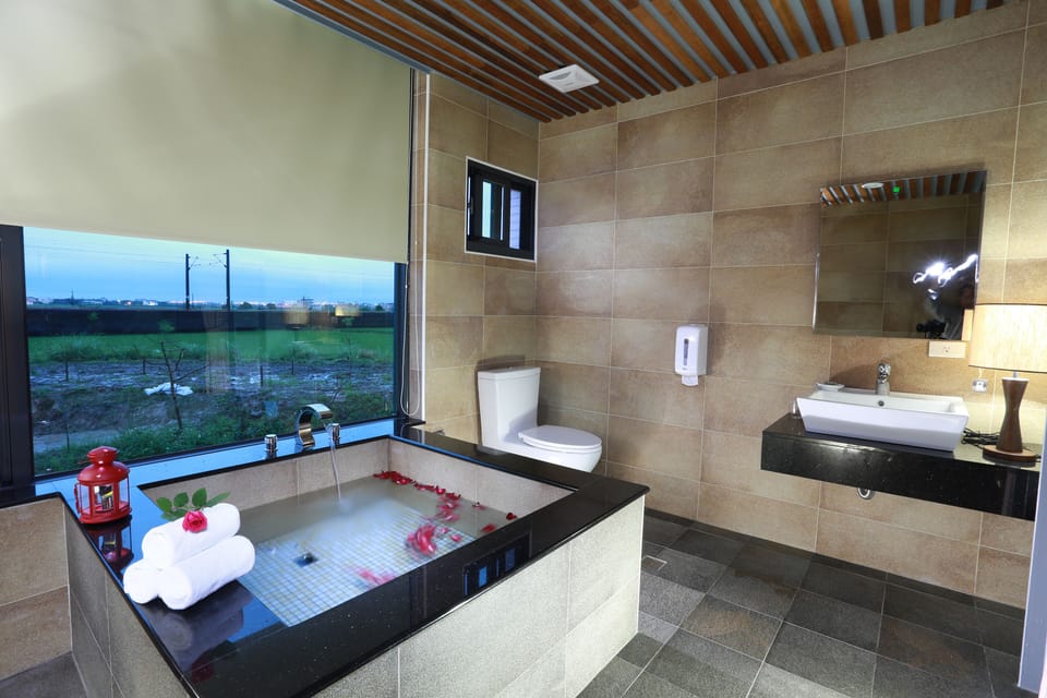 Comfort Double Room, Mountain View | Deep soaking bathtub