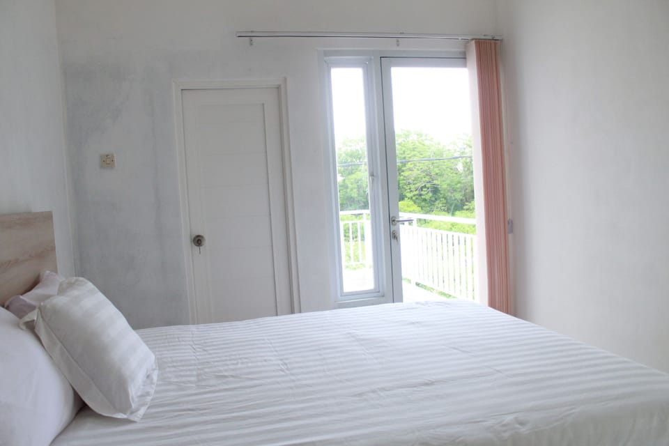 Basic Single Room, 1 Bedroom (With Balcony) | In-room safe, desk, iron/ironing board, rollaway beds