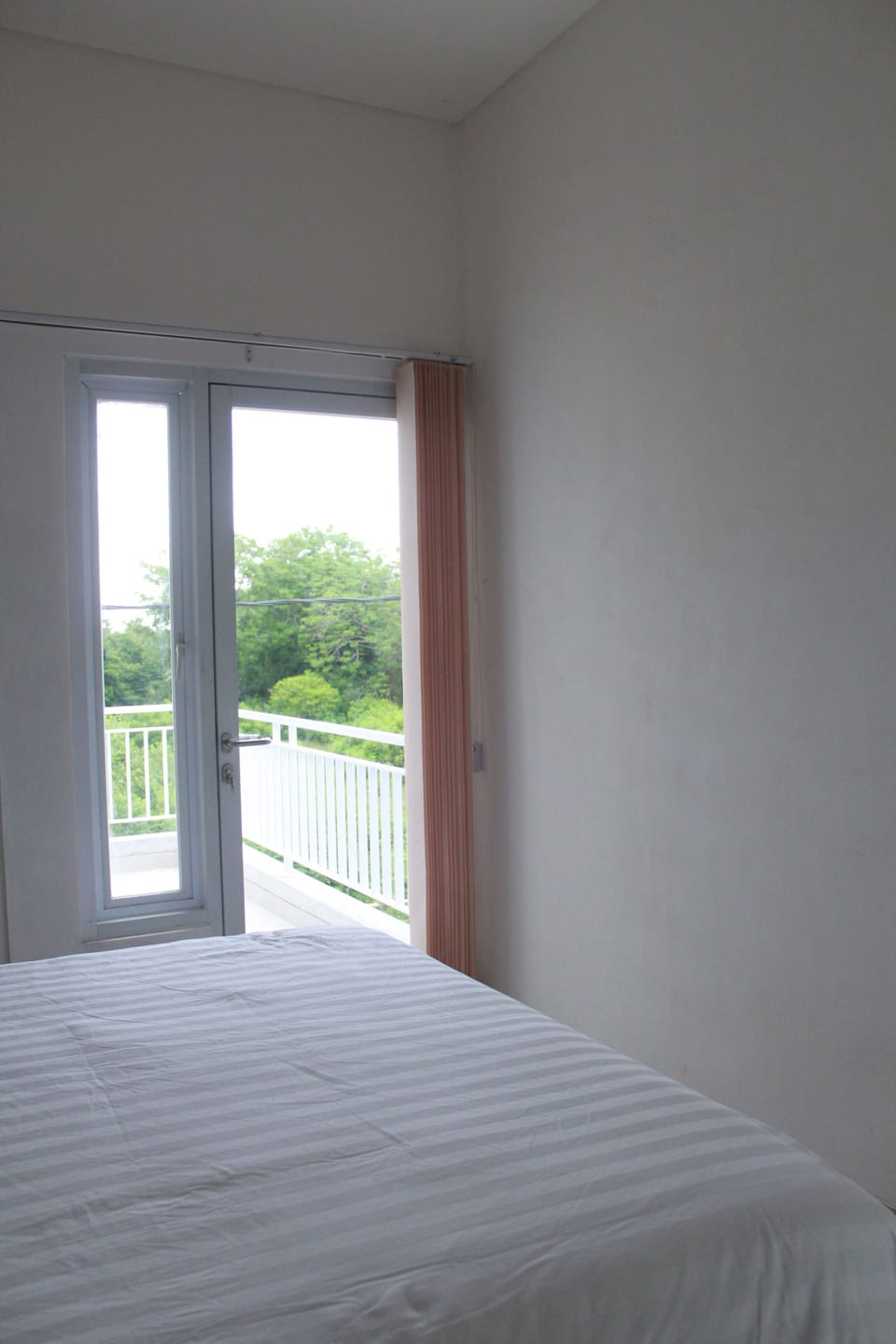 Basic Single Room, 1 Bedroom (With Balcony) | In-room safe, desk, iron/ironing board, rollaway beds