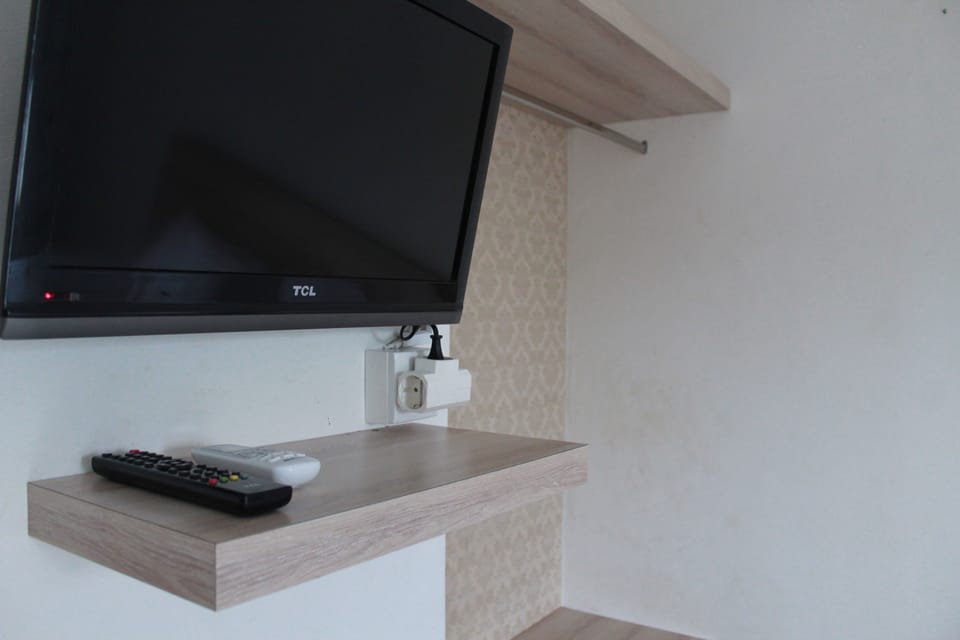 Basic Single Room, 1 Bedroom (With Balcony) | In-room safe, desk, iron/ironing board, rollaway beds