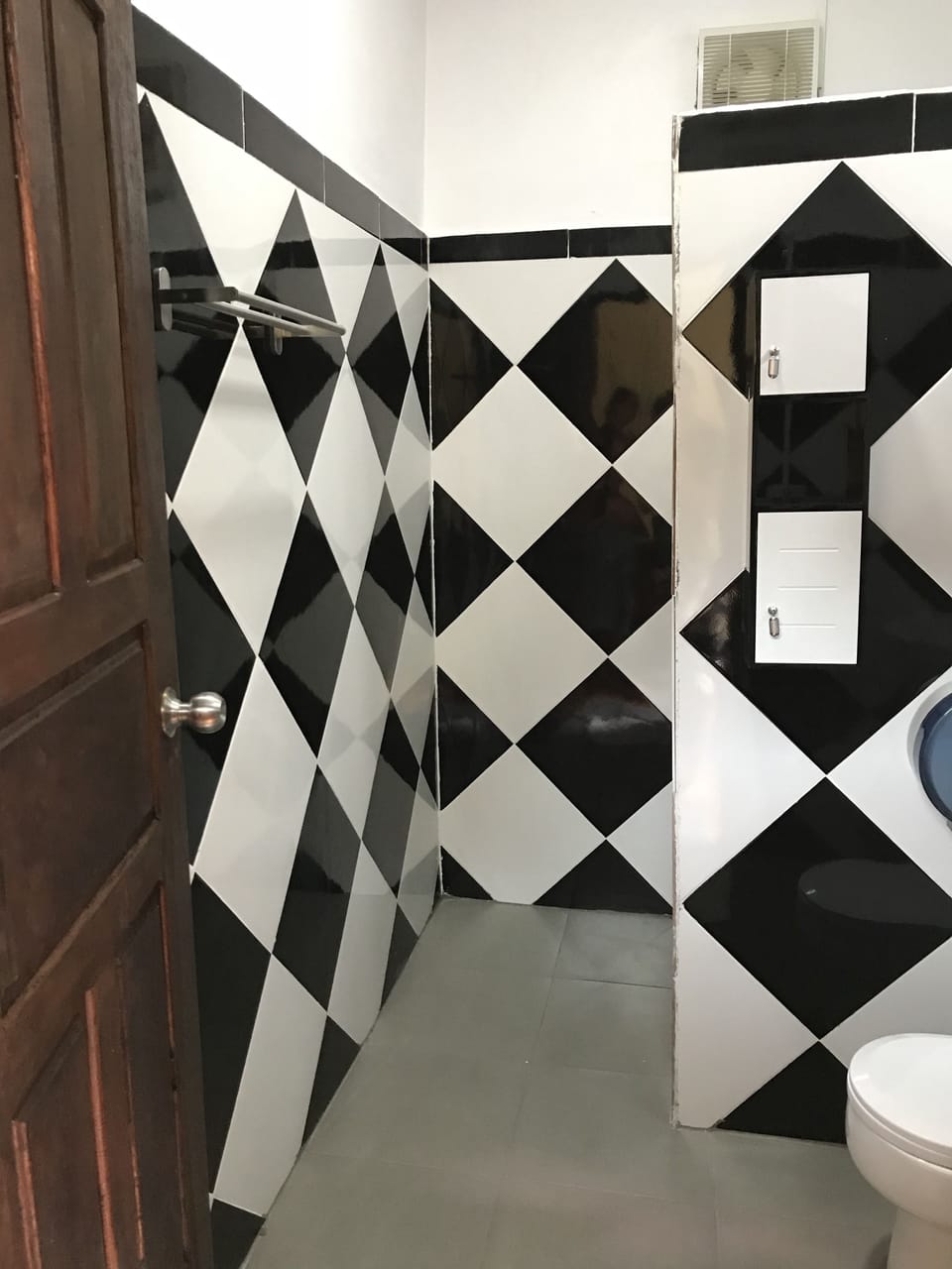 Superior Double Room, 1 Bedroom, River View, Mountainside | Bathroom | Shower, free toiletries, bidet, towels