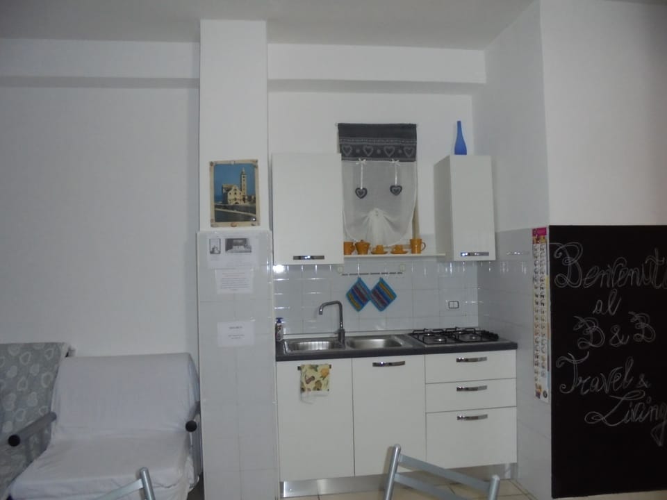 Apartment, 1 Bedroom | Private kitchen | Full-size fridge, microwave, oven, stovetop
