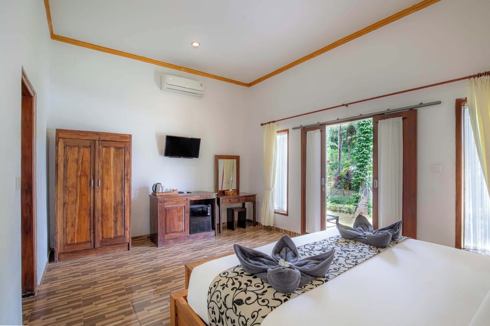 Deluxe Villa, 1 King Bed, Pool View | Minibar, in-room safe, desk, free WiFi