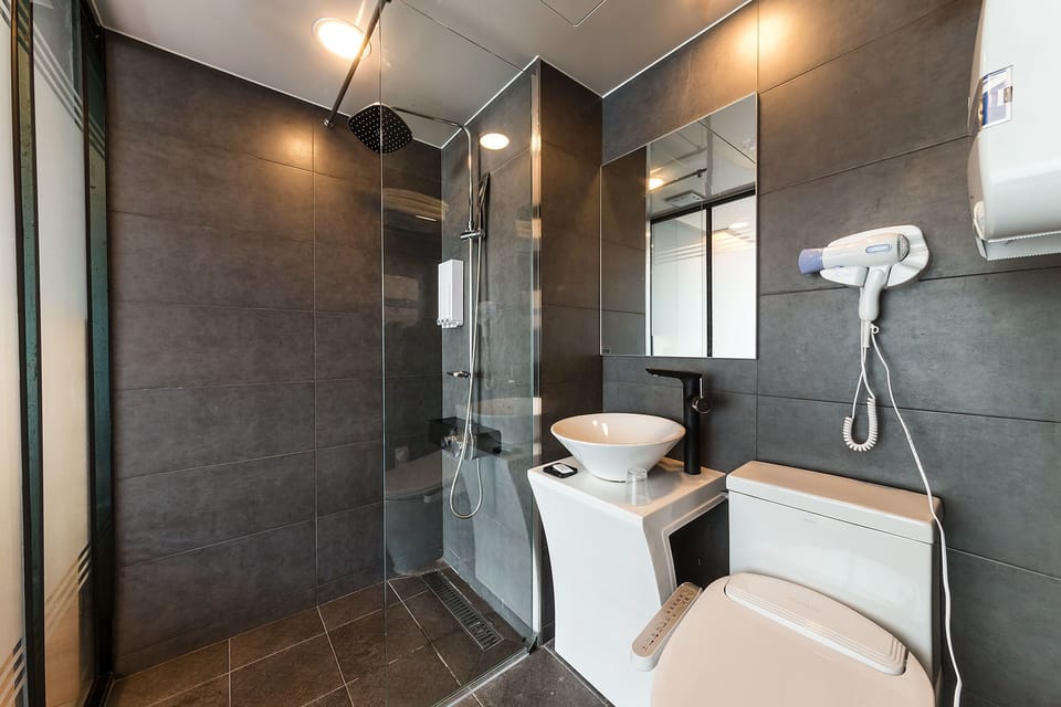 Double Room | Bathroom | Free toiletries, hair dryer, bathrobes, slippers